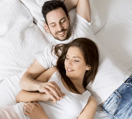 Happy couple after applying a pulse gel